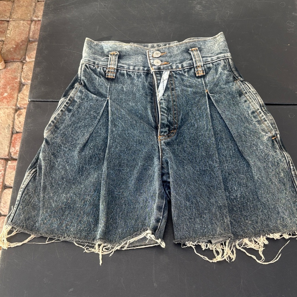 80's Jordache Vintage chemical (acid) Washed Frayed Hem Jean high waisted Shorts